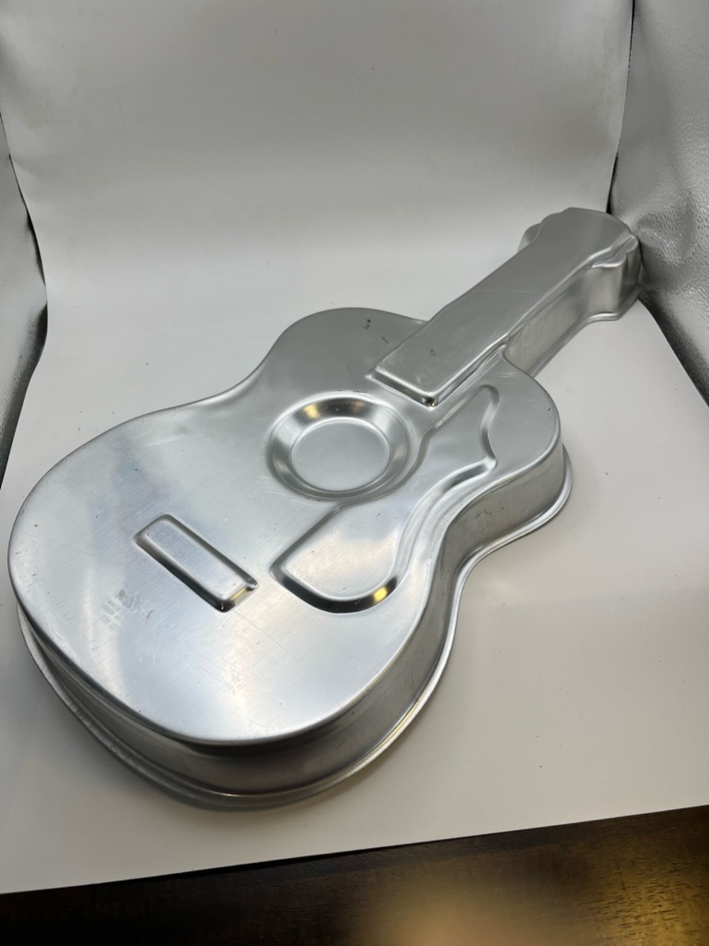 Wilton Guitar -Shaped Aluminum Cake Pan - Silver